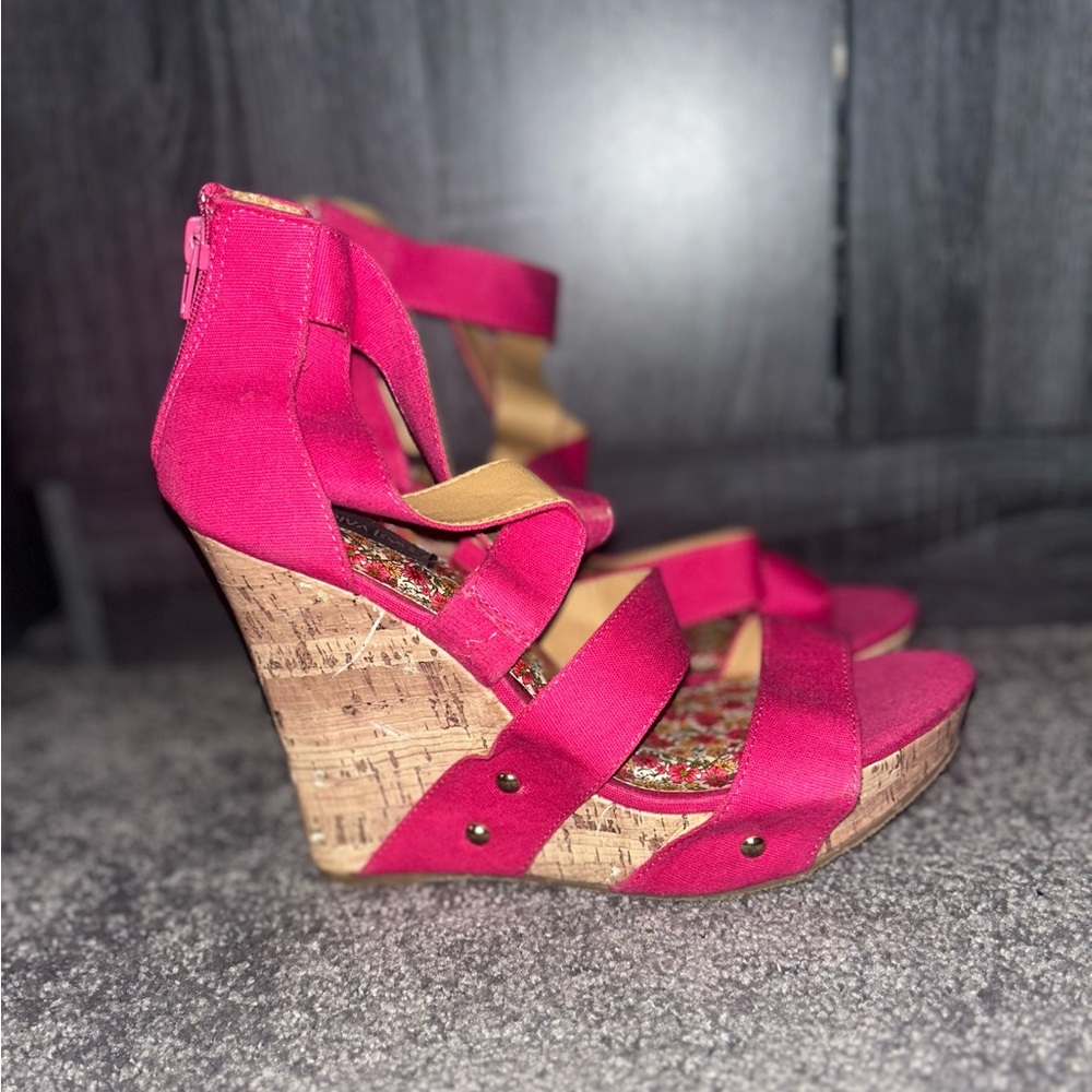 DIVA Lounge Fuchsia Wedge Sandals